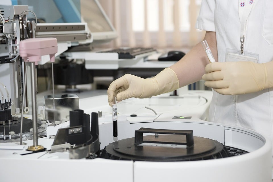 JMIR Briefs Examine AI Screening, GLP-1 Ads and Postpartum Psychosis Detection